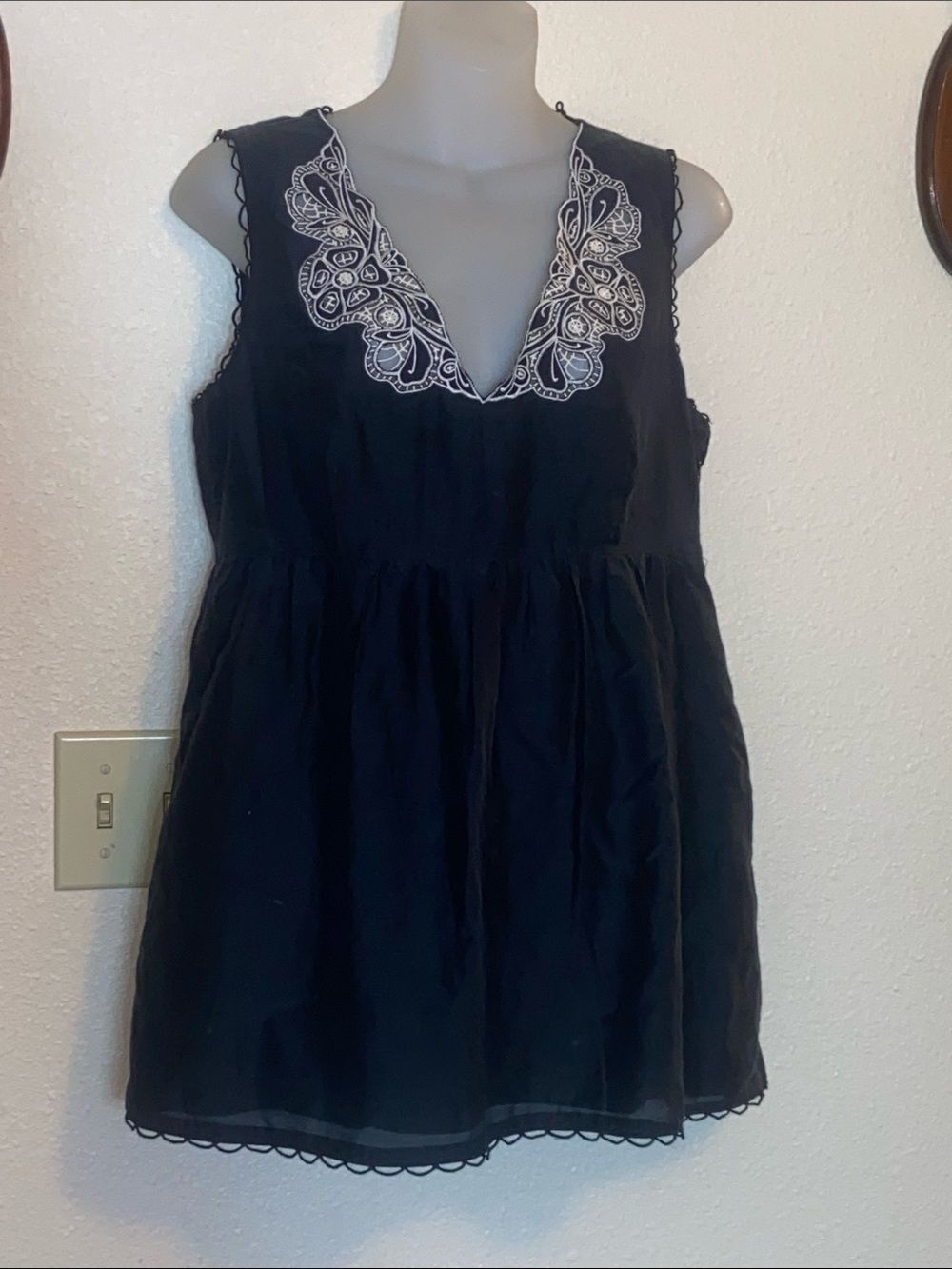 Banana Republic Black Charcoal Top with Cotton-Silk Blend Tag Tall Size 10